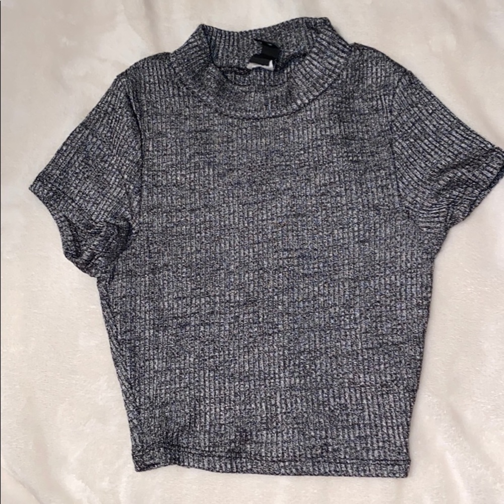 Grey crop top t-shirt